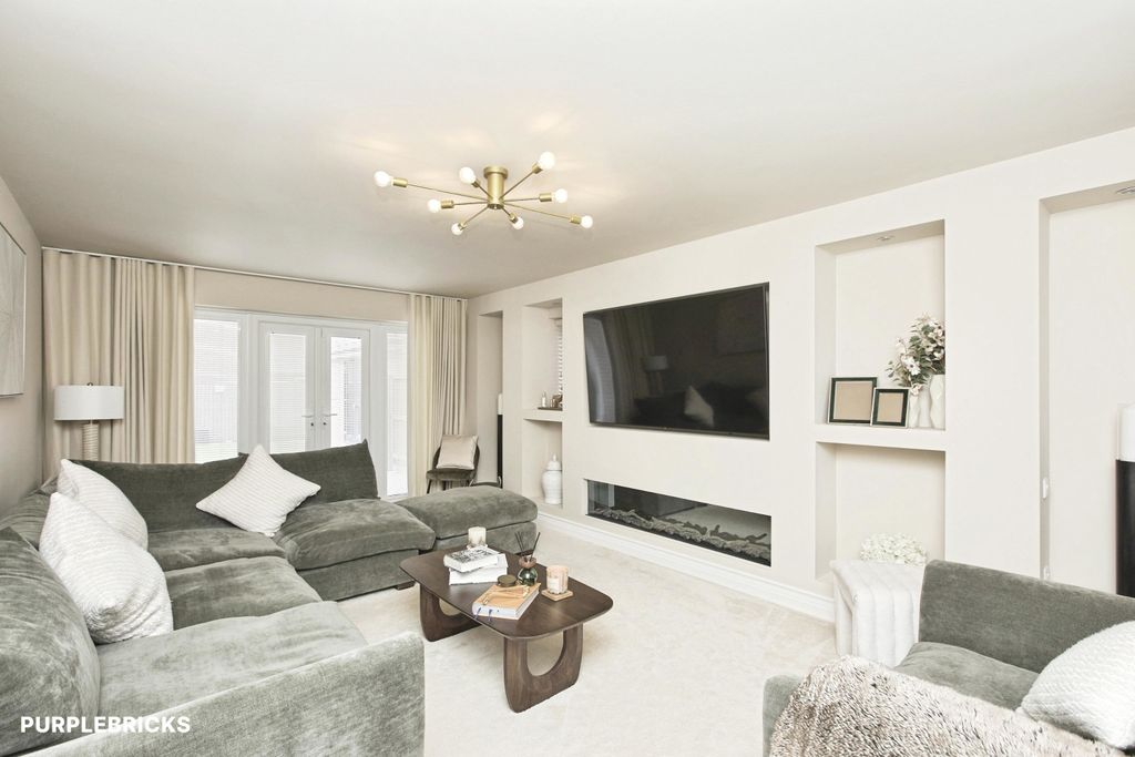 Property photo 2 of 32