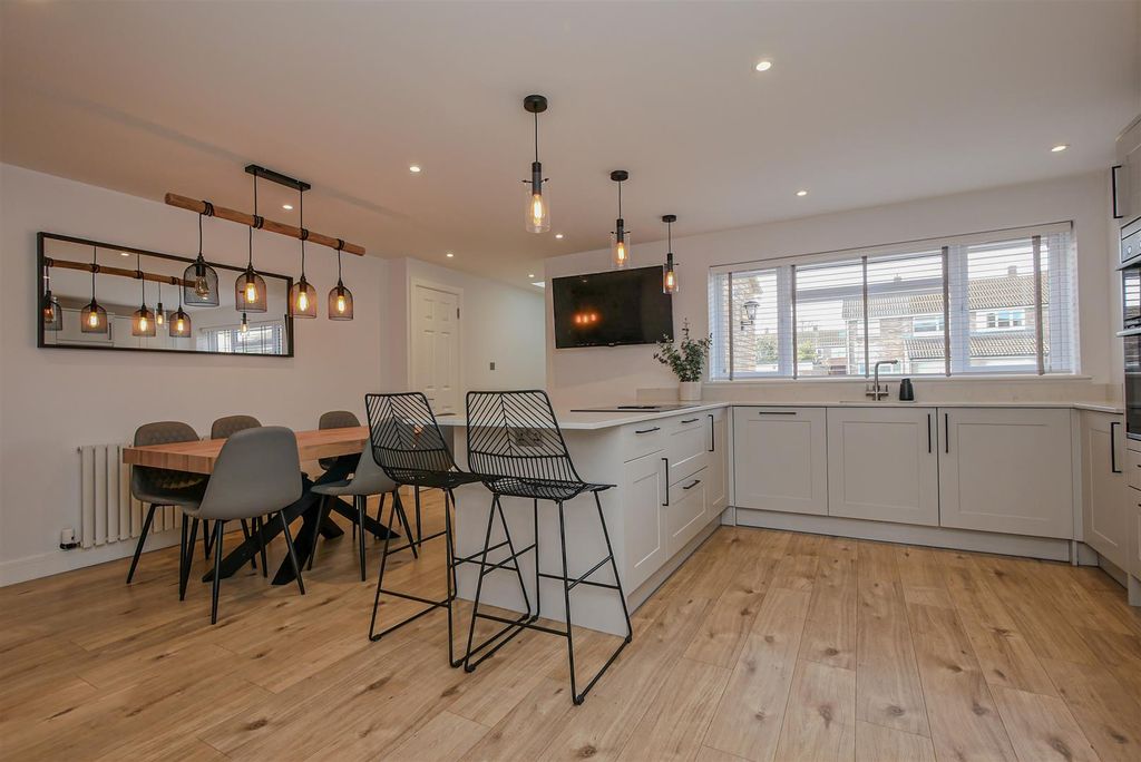 Property photo 2 of 15 Kitchen/Dining Room