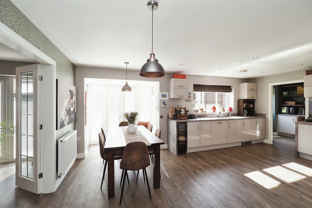 Property photo 2 of 36