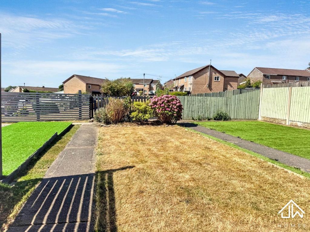 Property photo 3 of 18 Front Garden