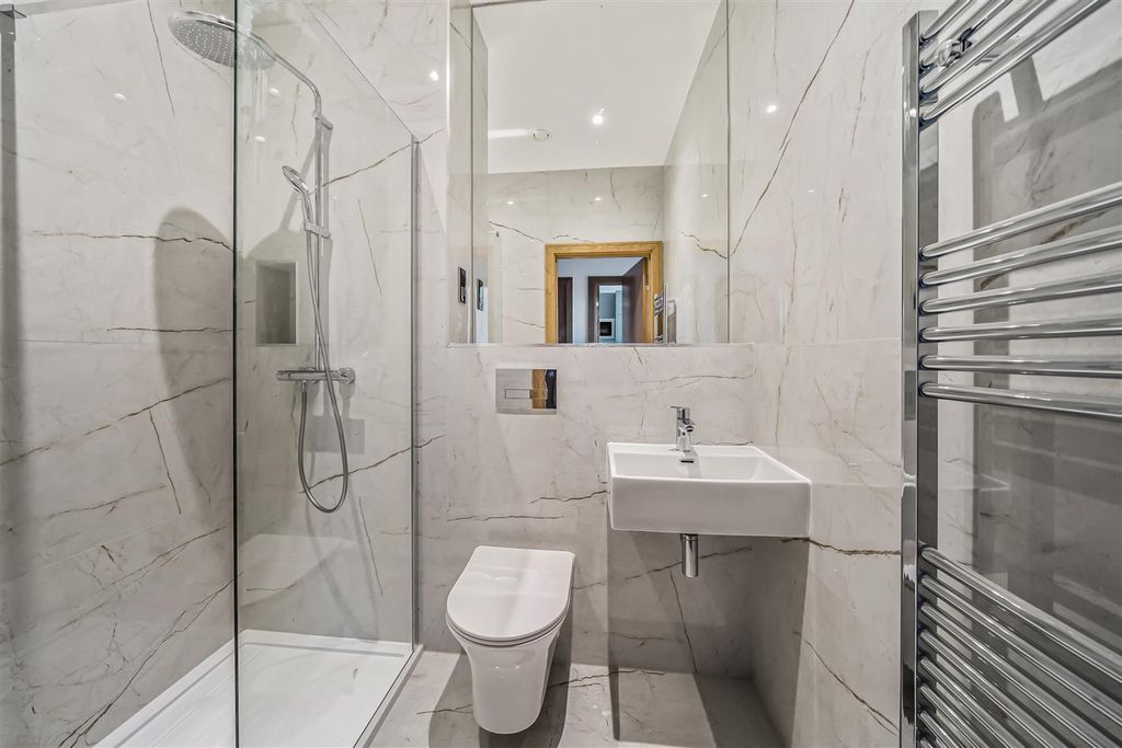 Property photo 3 of 31 1385626-19-69298Aef1A27E.Jpg