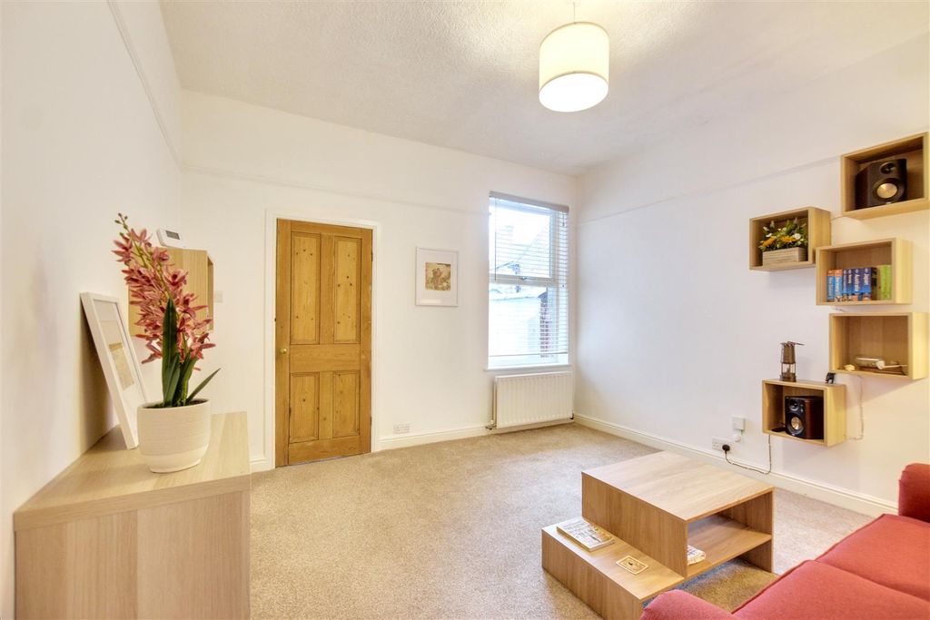 Property photo 3 of 16 Dining Room