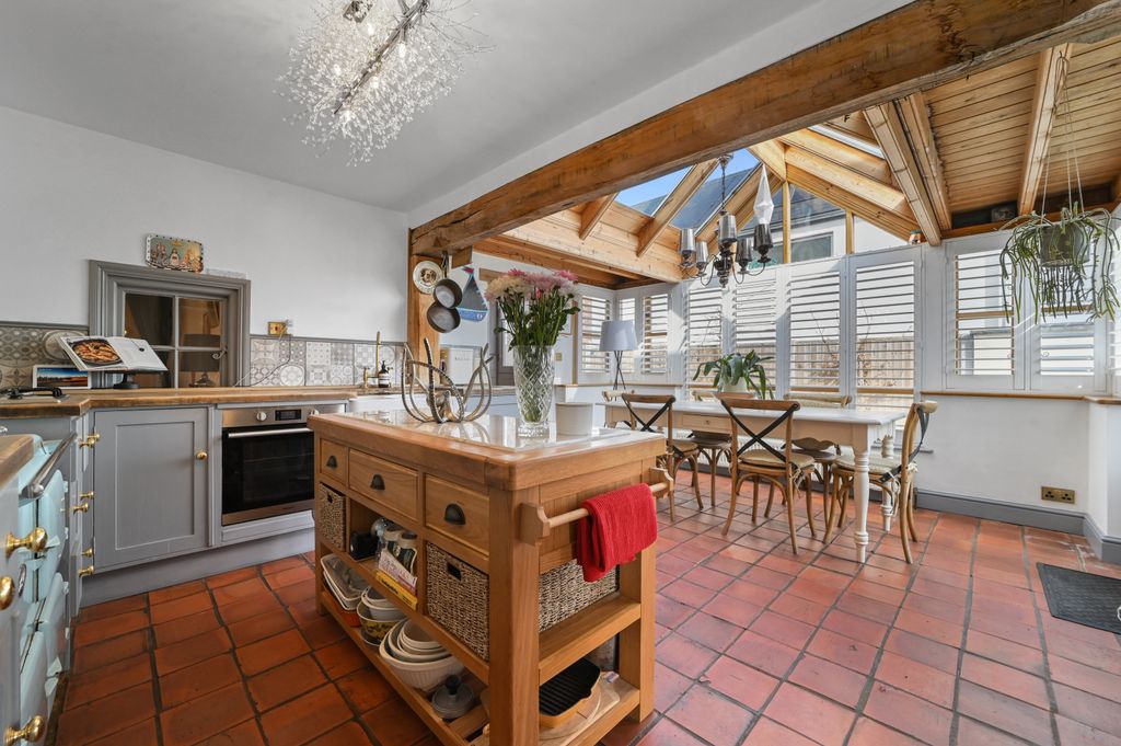 Property photo 3 of 39 Ht-Fc(Col)-32Yorickroad-15