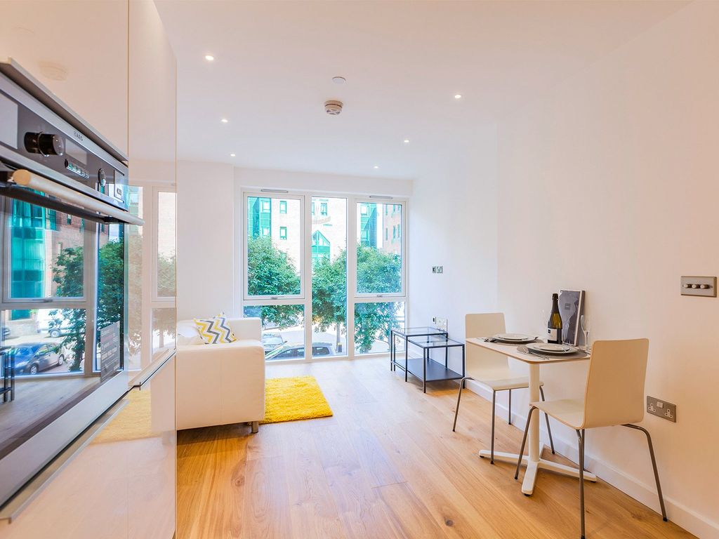 Property photo 2 of 12 Docklands E14