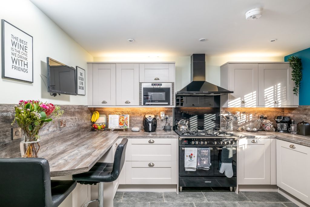 Property photo 3 of 38 4787894