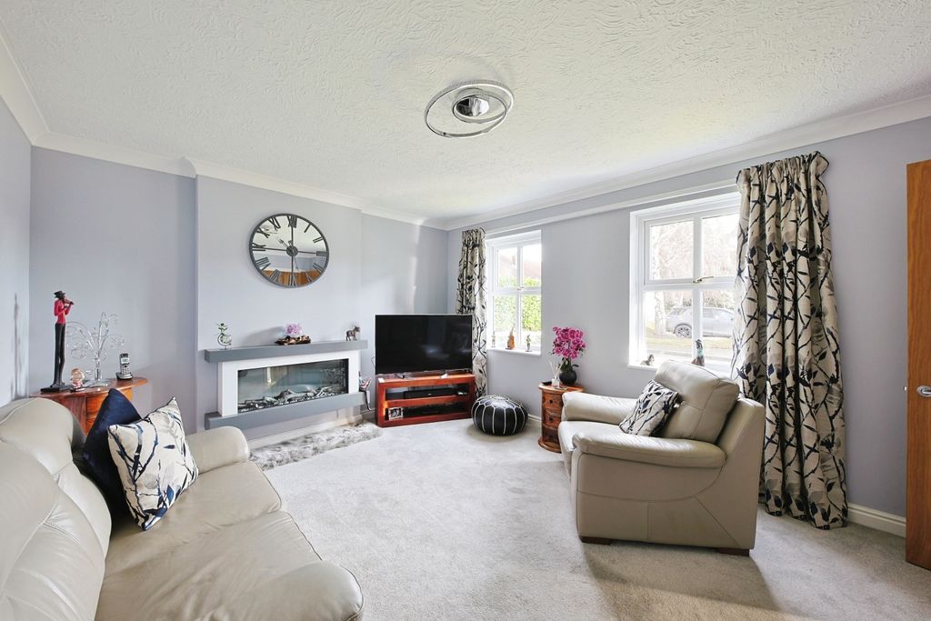 Property photo 2 of 18 2536475