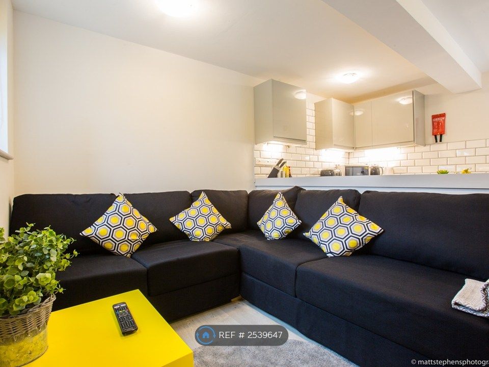 Property photo 2 of 31 Lounge