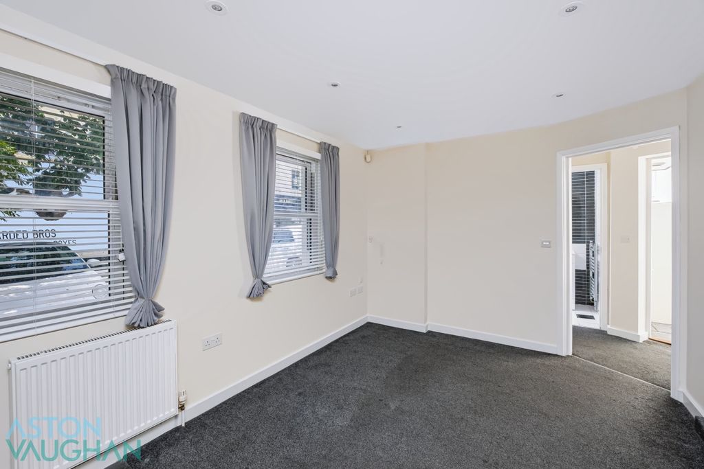 Property photo 3 of 10 5253403