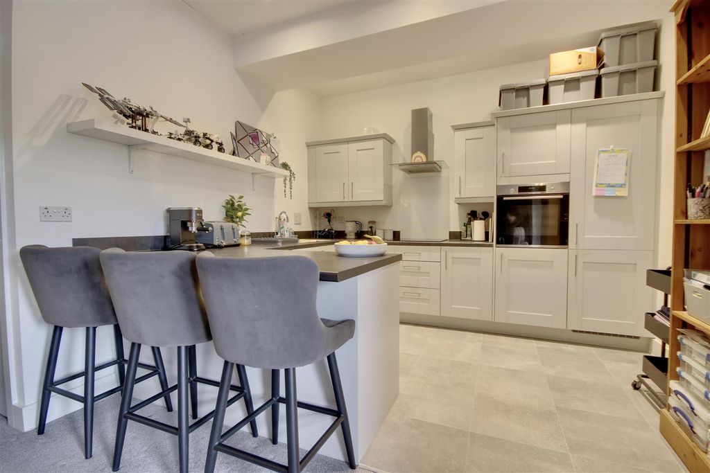 Property photo 3 of 15 D72A6661-Afdc-455C-Bc9F-9Ac48B1C47A8_1_201_A.Jpeg