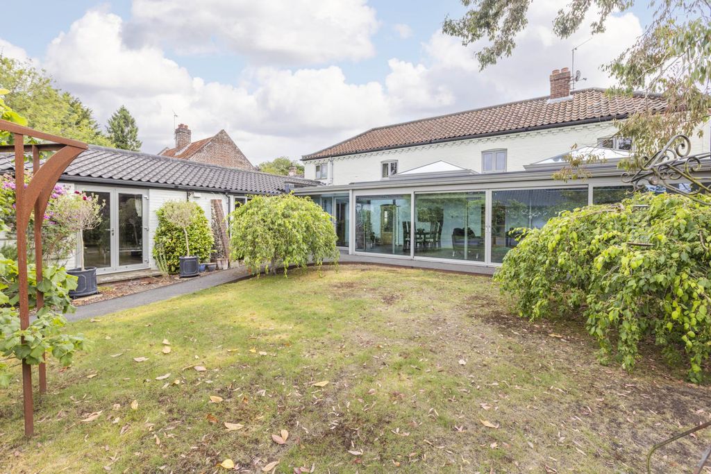 Property photo 2 of 24