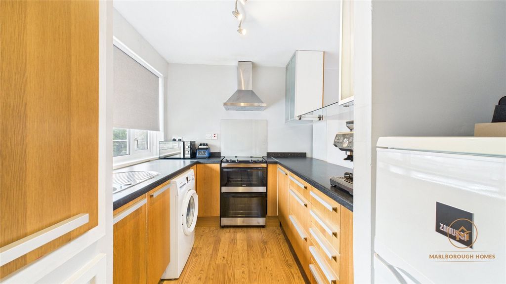 Property photo 3 of 12 Kitchen