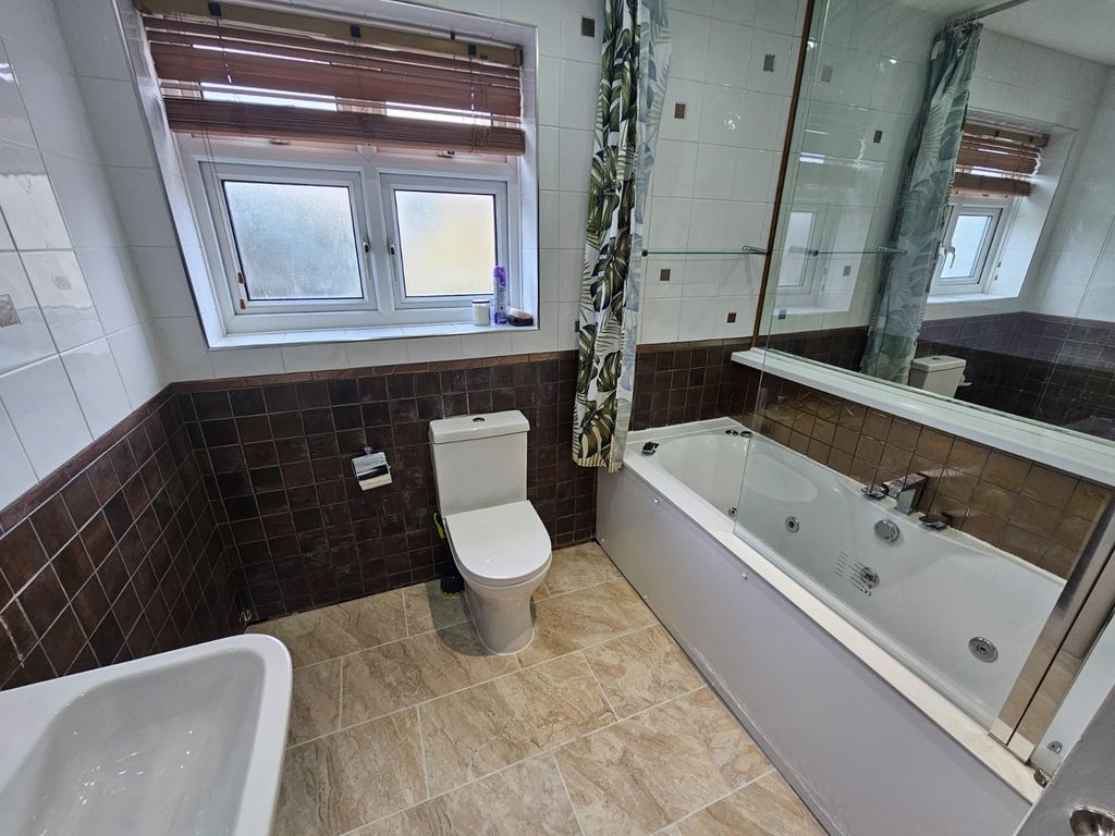 Property photo 2 of 4
