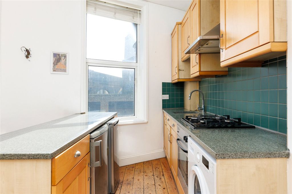 Property photo 2 of 10 Kitchen