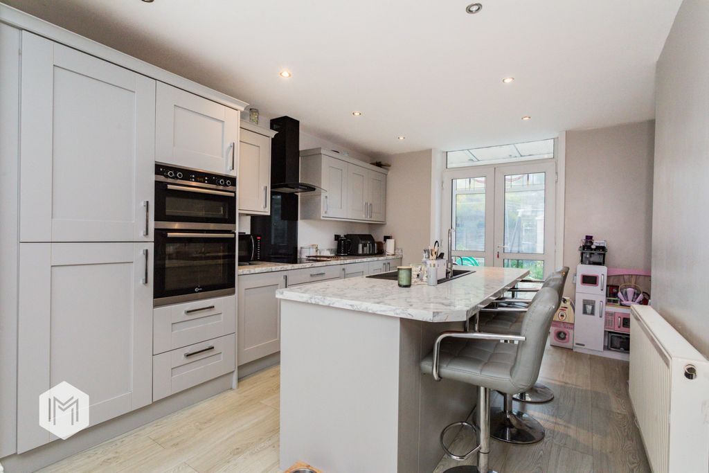 Property photo 1 of 18 Picture No. 05