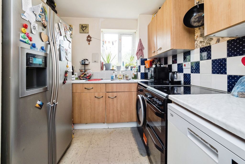 Property photo 3 of 16 Kitchen