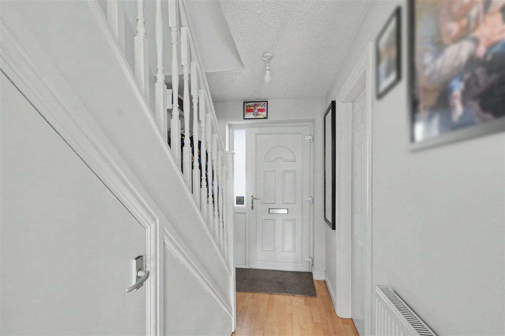 Property photo 3 of 15 Hallway_2.Jpeg