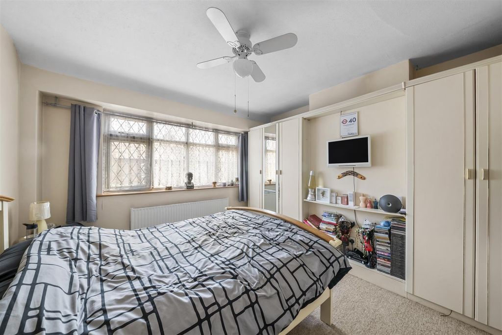 Property photo 3 of 16 B 1