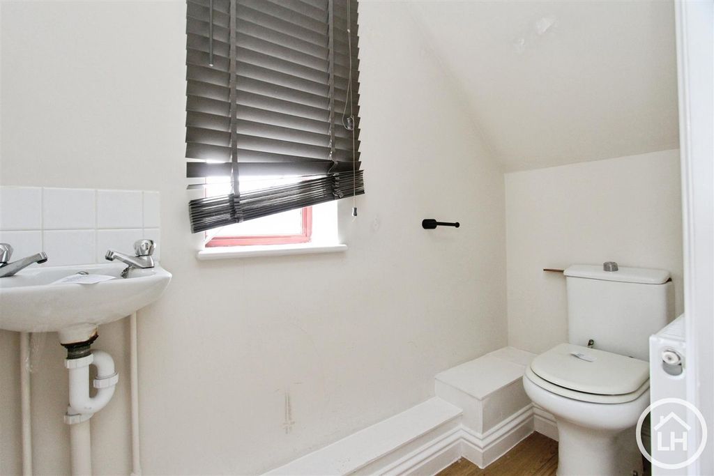 Property photo 3 of 10 W/C
