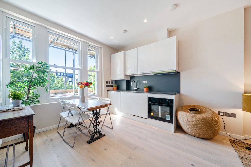 Property photo 2 of 11 Picture No. 10