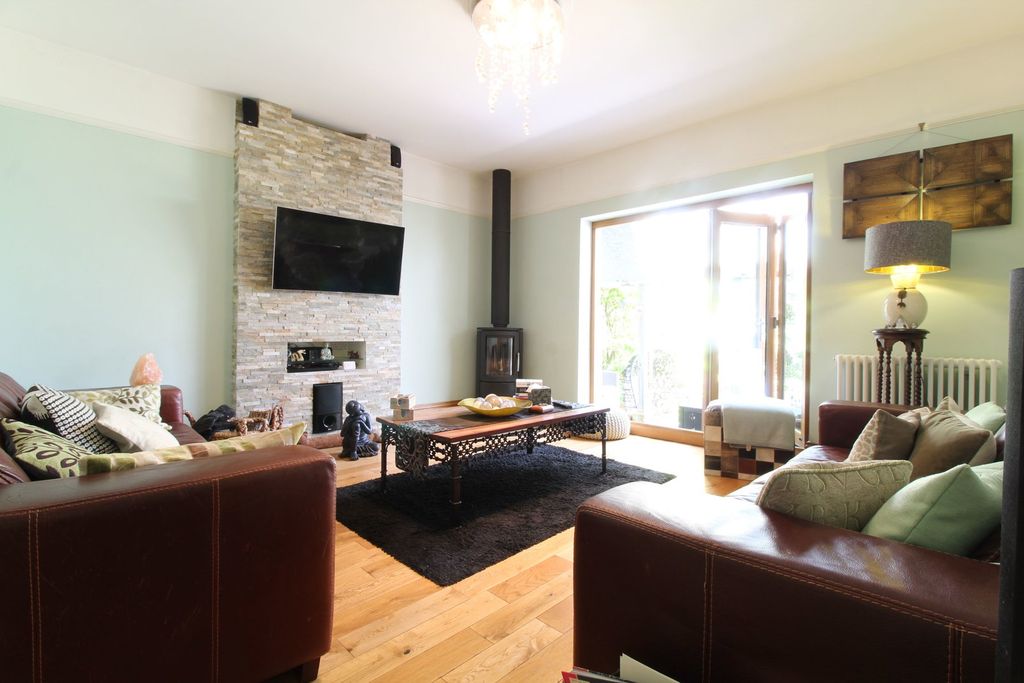 Property photo 3 of 32