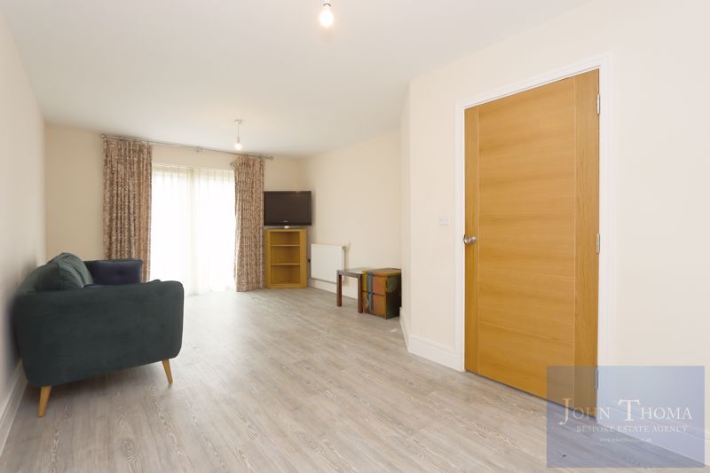 Additional image 4 of 6 bed detached house to rentOlive Grove, Chigwell IG7