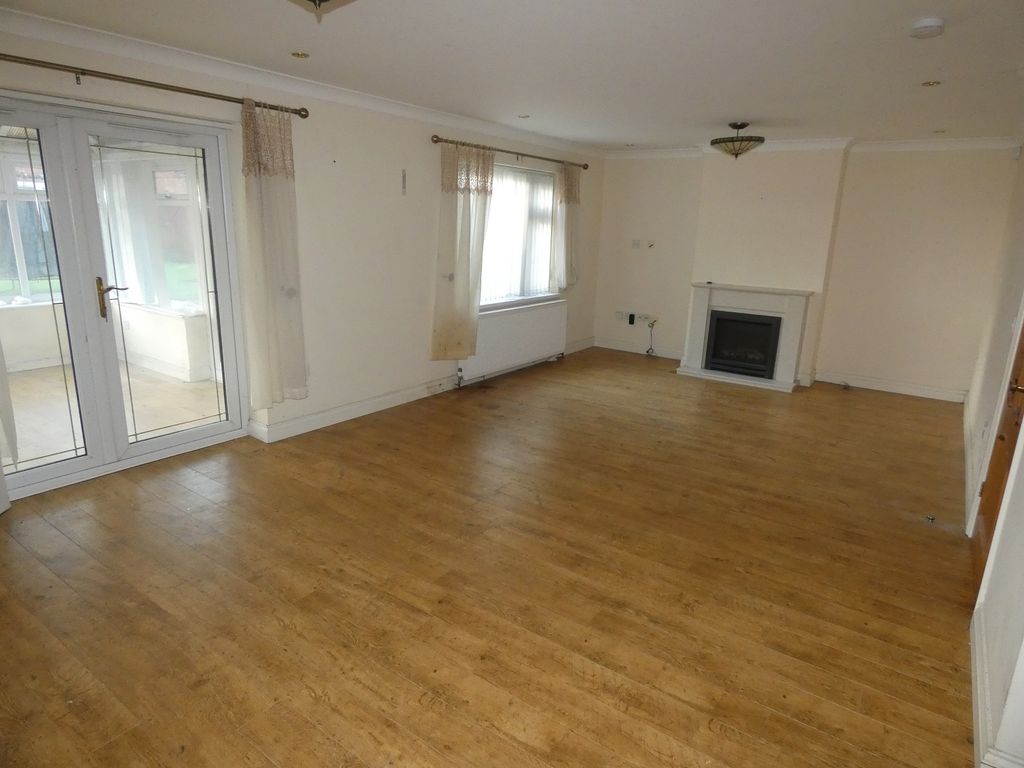 Property photo 2 of 12 Main Lounge
