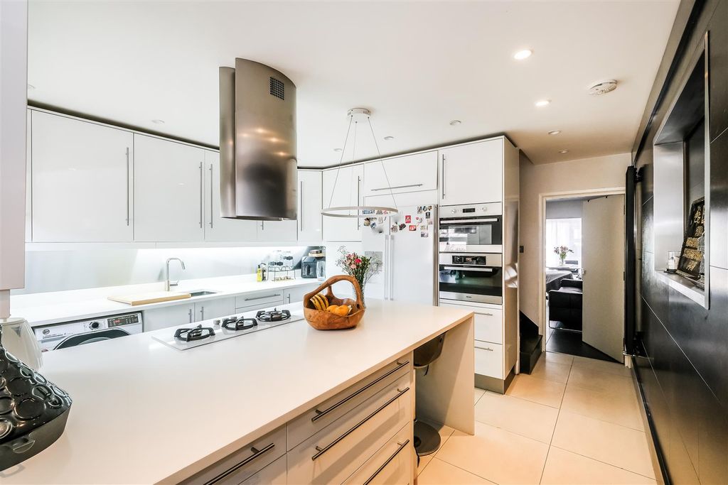 Property photo 3 of 21 2 Glen Mews-1.Jpg