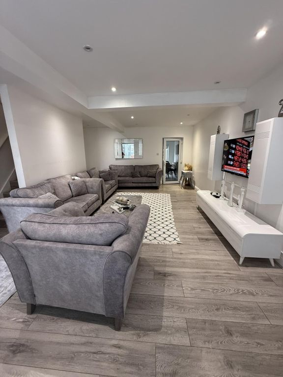 Property photo 2 of 14 Gallery