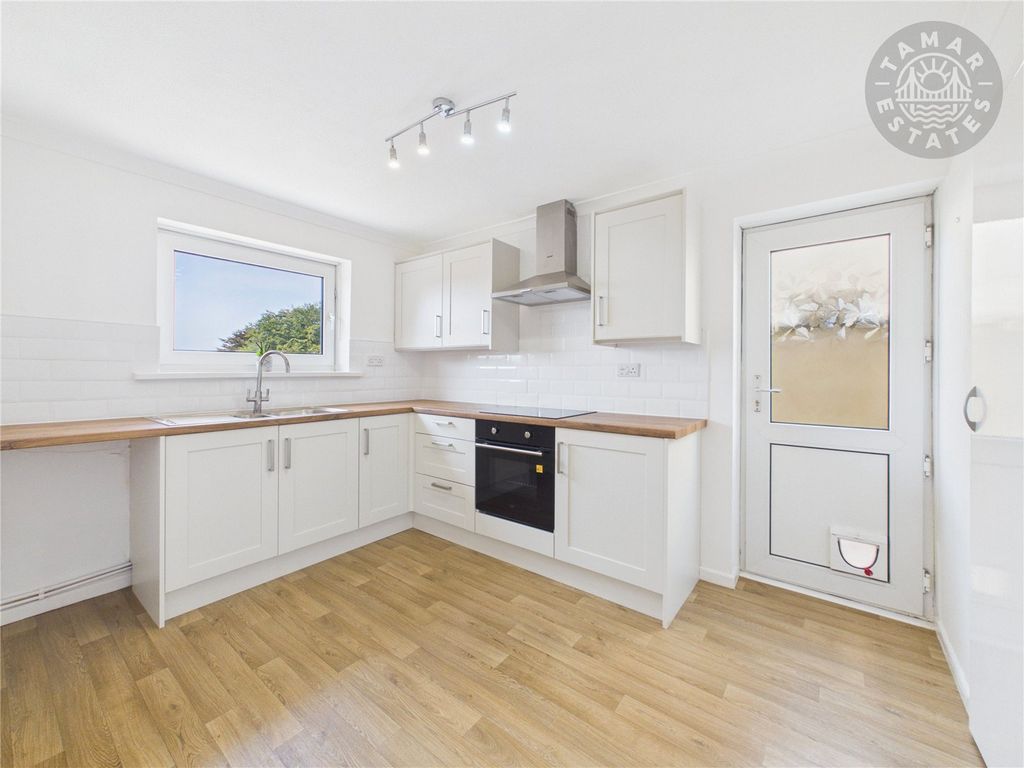 Property photo 2 of 14 Kitchen
