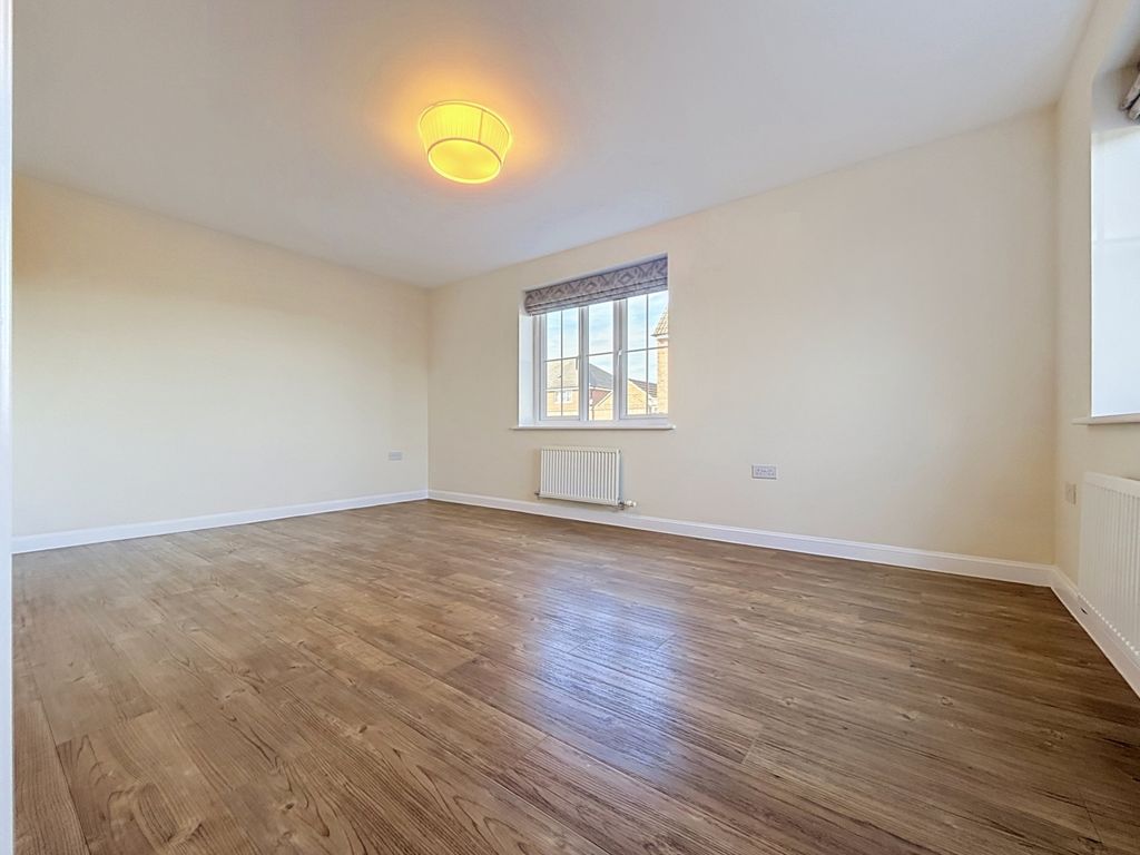 Property photo 3 of 19 Living Room