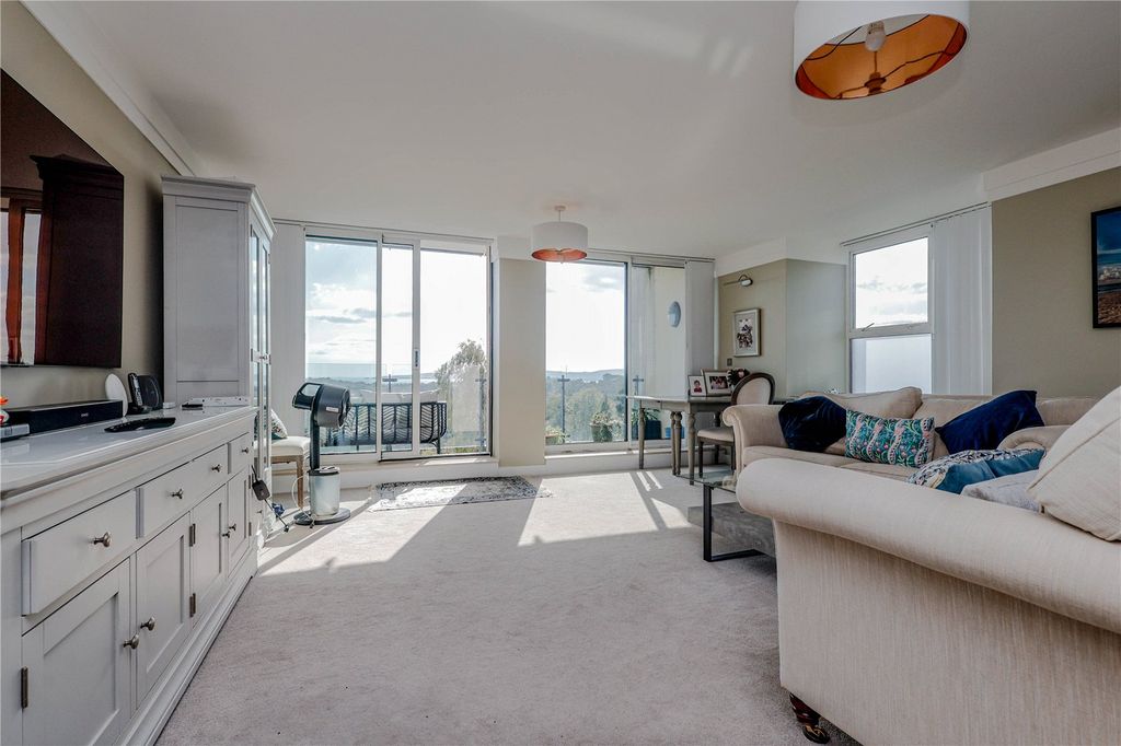 Property photo 2 of 21 Picture No. 25