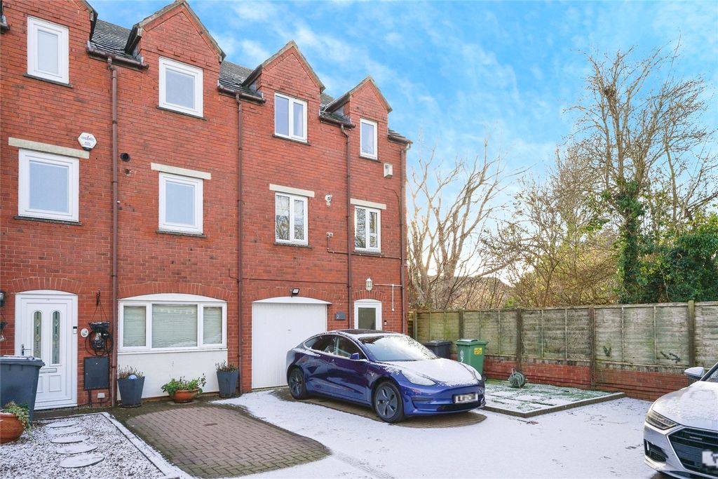 Property photo 1 of 14 Front