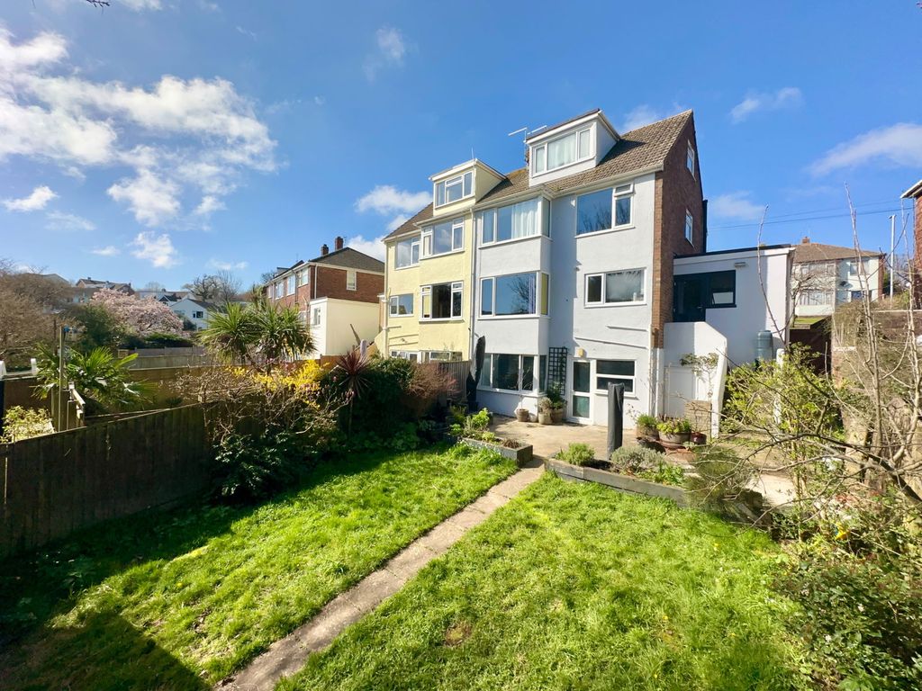 Property photo 2 of 21