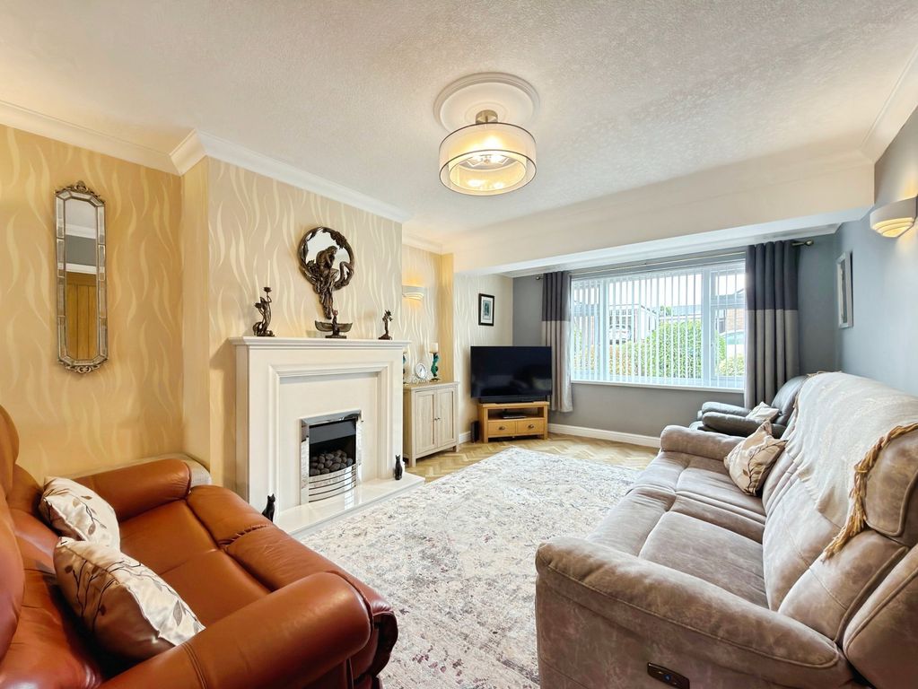 Property photo 3 of 32