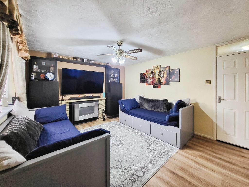 Property photo 2 of 13 Lounge