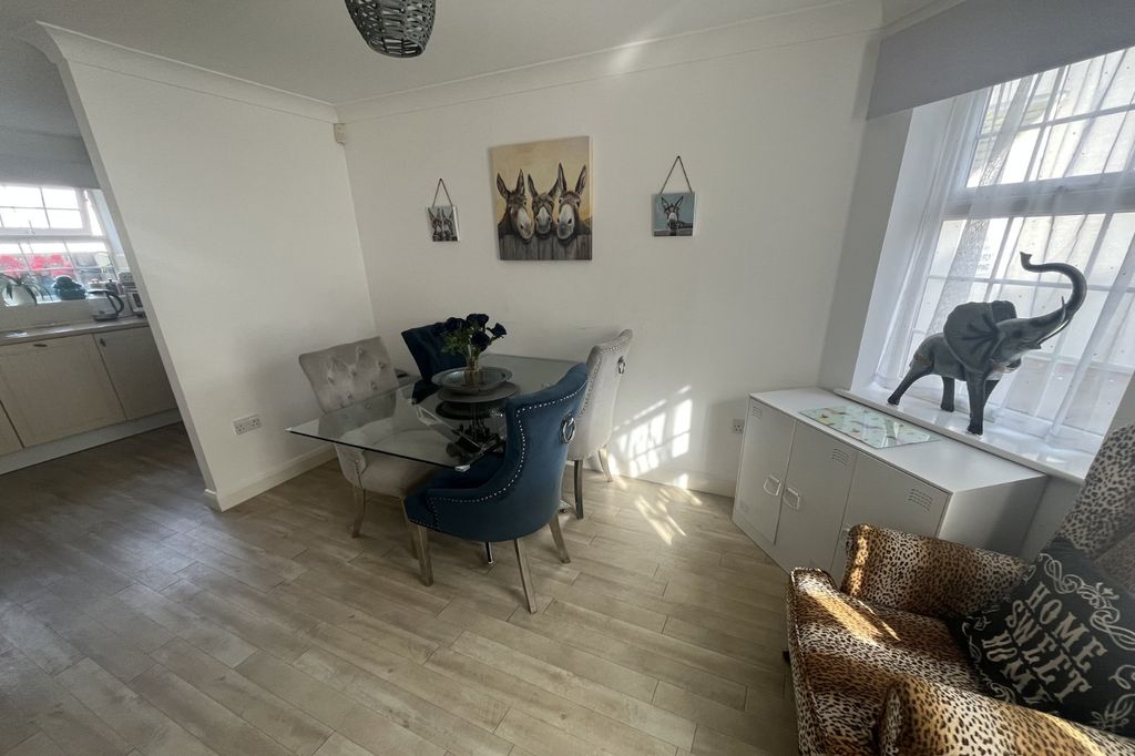 Property photo 3 of 12 Dining Room