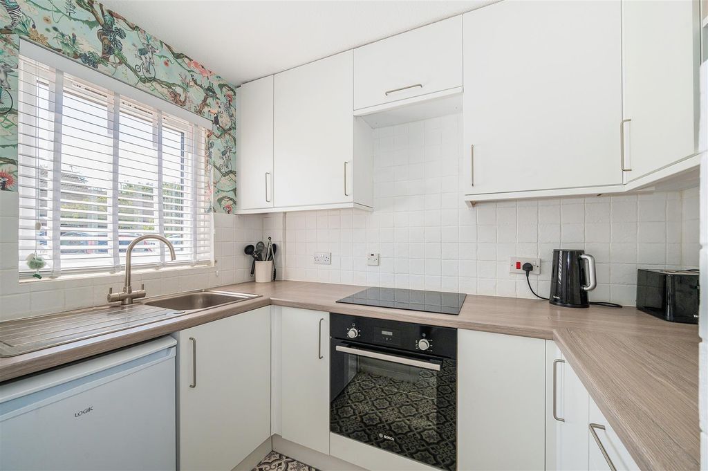 Property photo 3 of 26 Kitchen