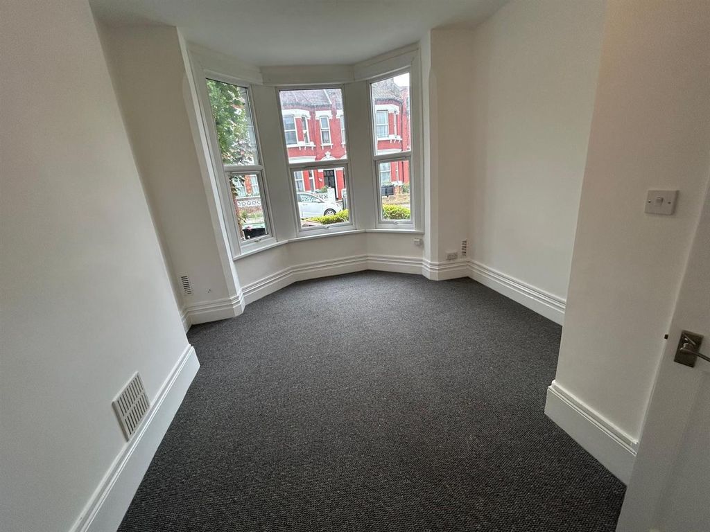 Property photo 2 of 11 Second Image