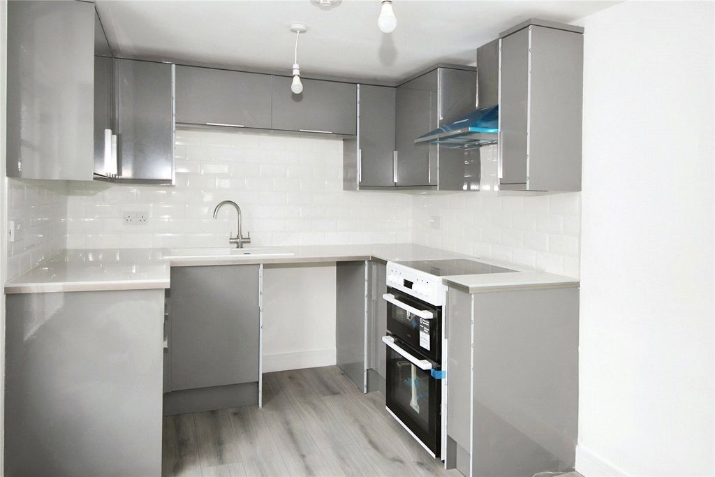 Property photo 2 of 7 Kitchen