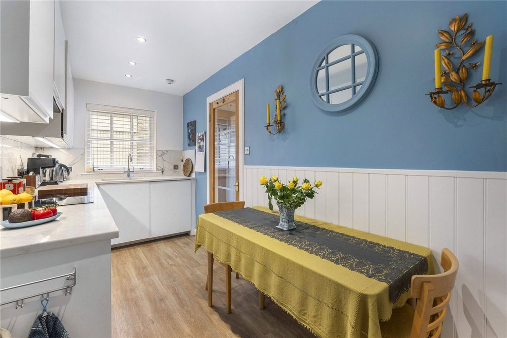 Property photo 3 of 30 Gayfield Place Ln 4