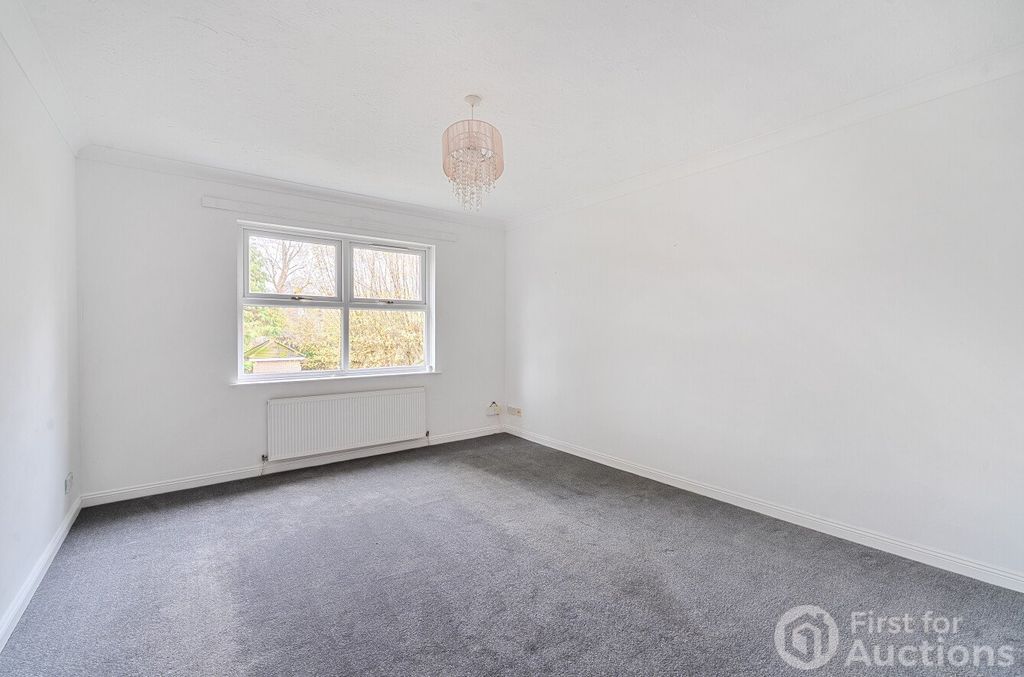 Property photo 2 of 8 Picture No. 14