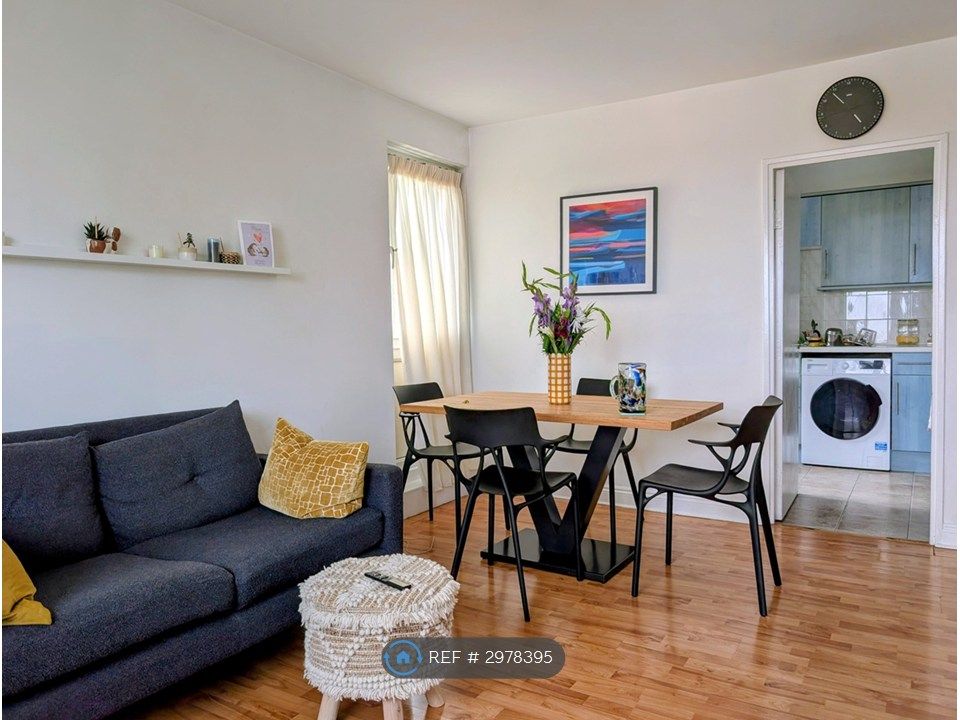 Property photo 1 of 15 Lounge