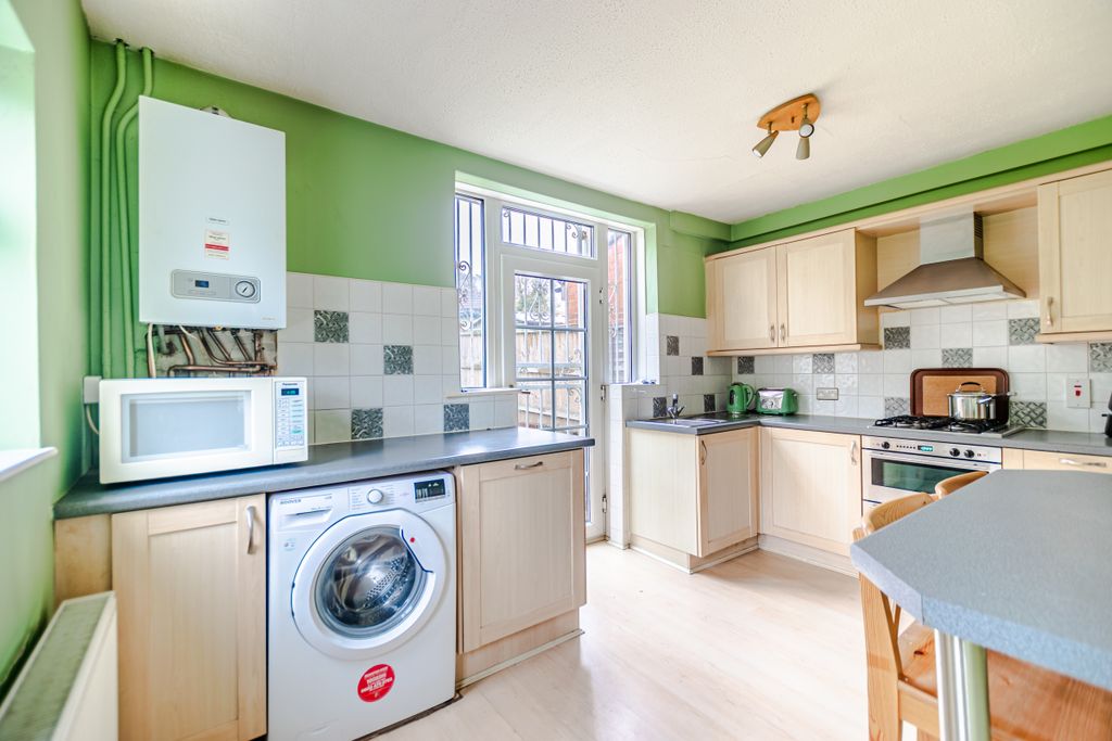 Property photo 2 of 17 Kitchen1