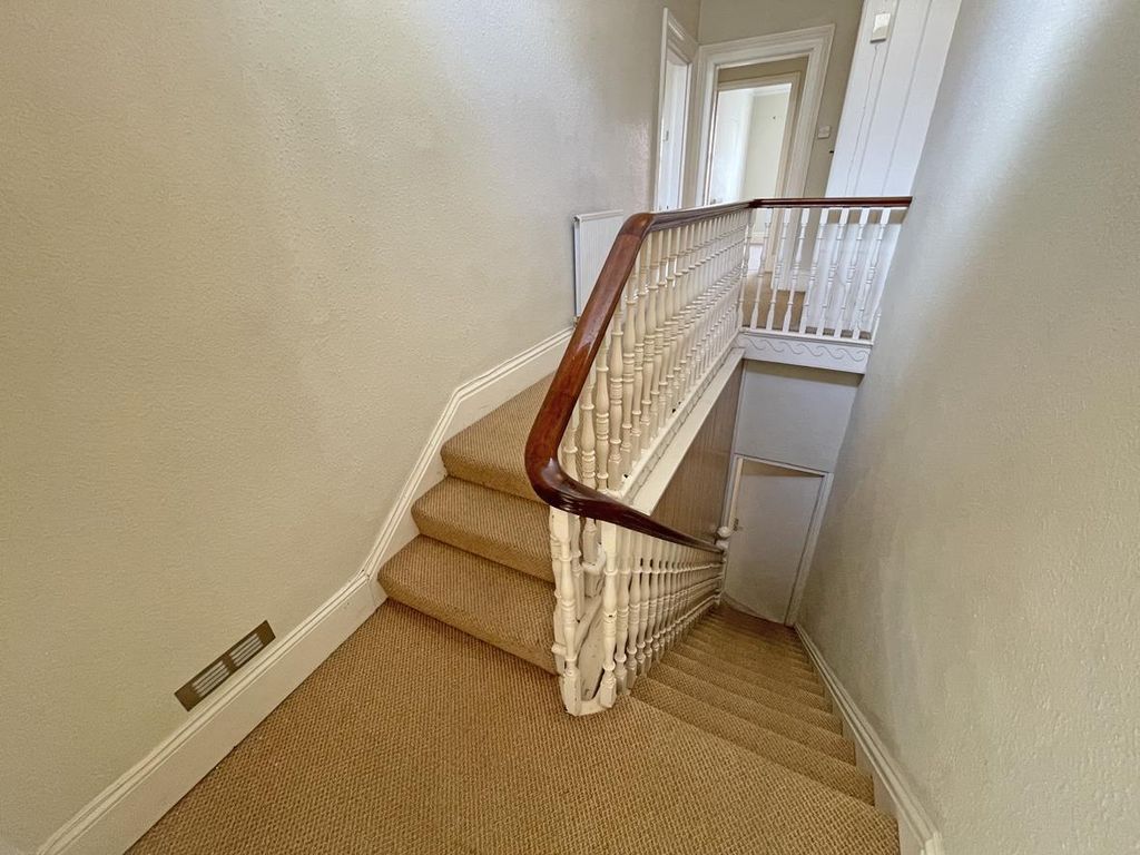 Property photo 3 of 13 Beechwood Avenue 26 - Fff Landing 2.Jpg