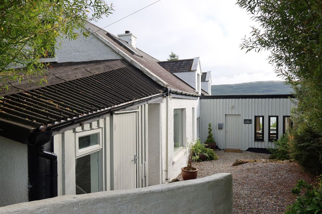 Property photo 1 of 106