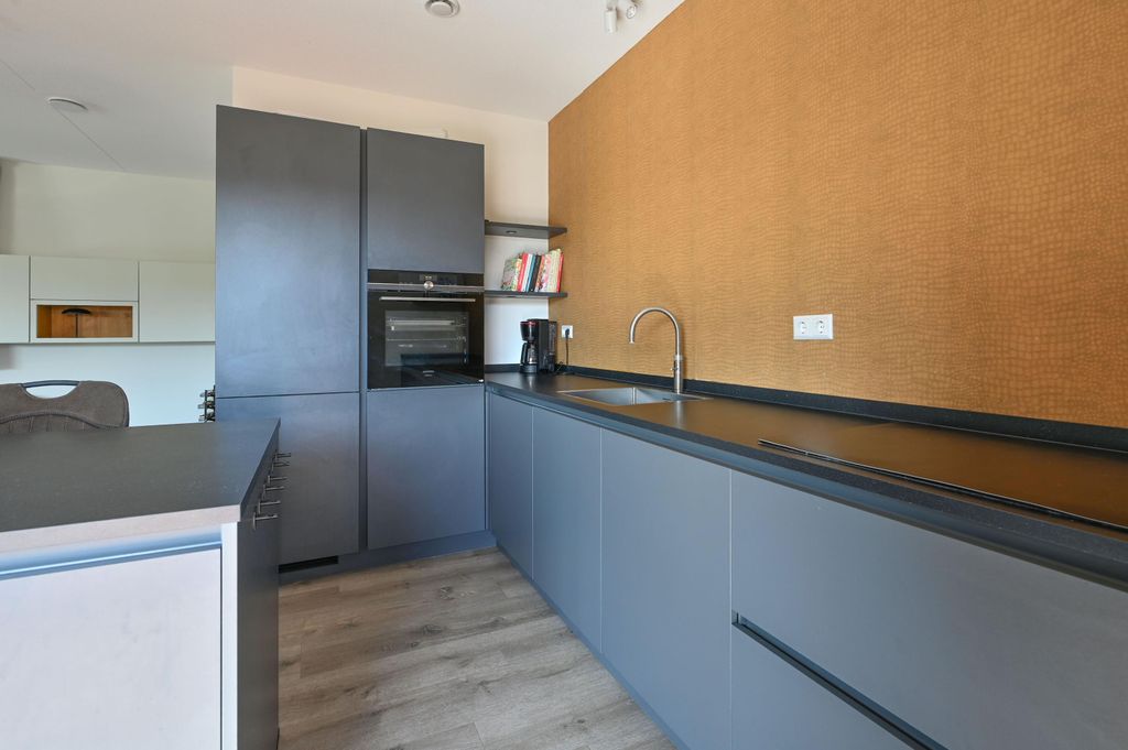 Property photo 3 of 28