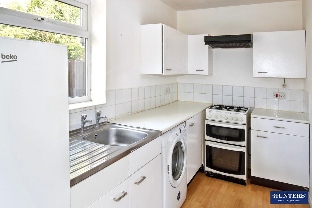 Property photo 3 of 6 Kitchen