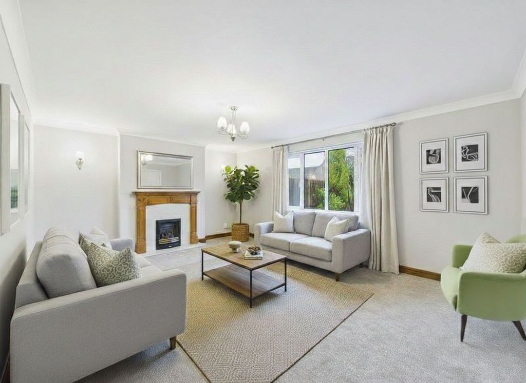 Property photo 2 of 22 Lounge (Virtually Furnished)