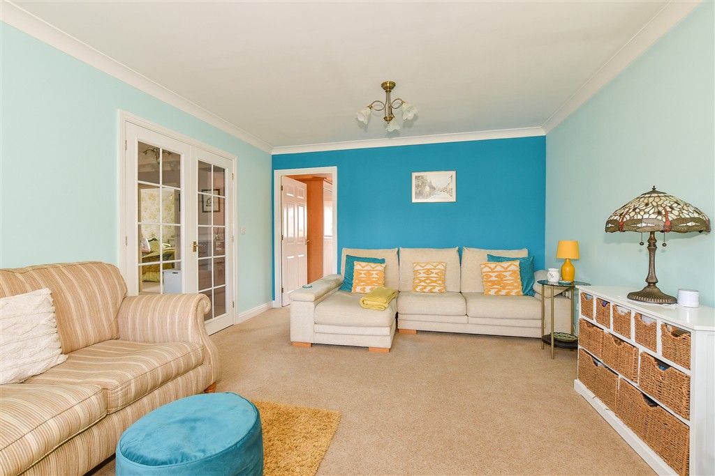 Property photo 2 of 11 Lounge