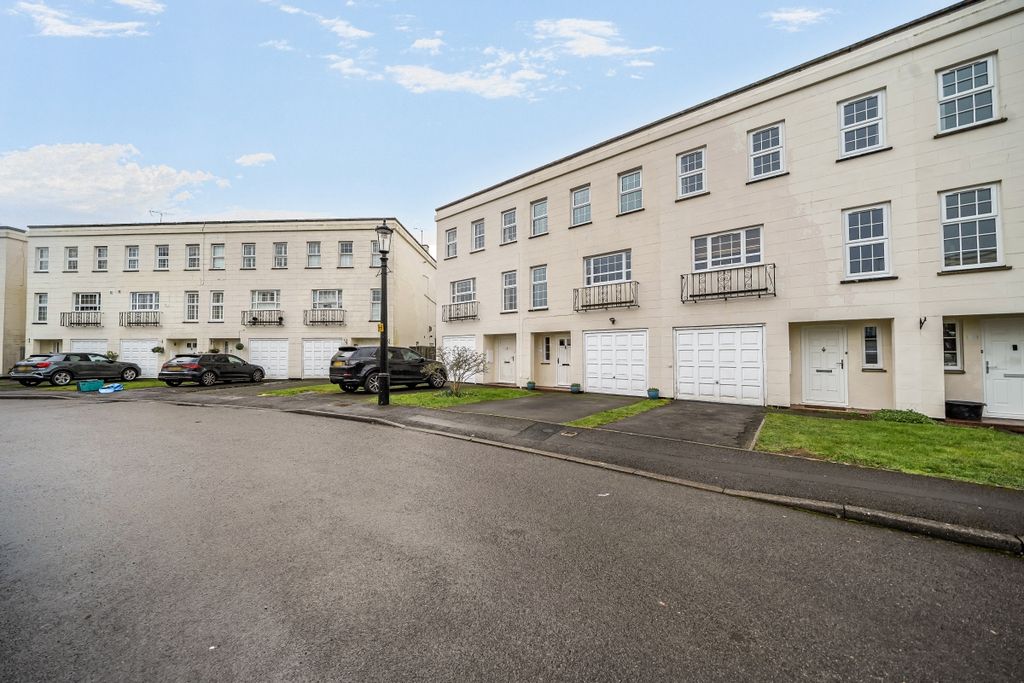 Property photo 1 of 20 1407370-18-69848d...